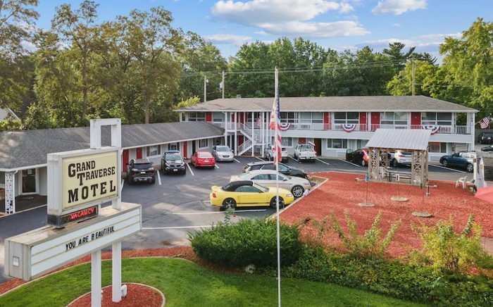 Grand Traverse Motel - From Web Listing (newer photo)
